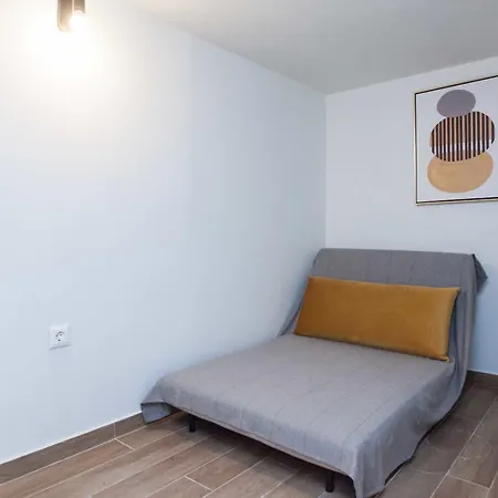 Apartment Cozy 1 Bd Basement Apt In Pagrati With Backyard