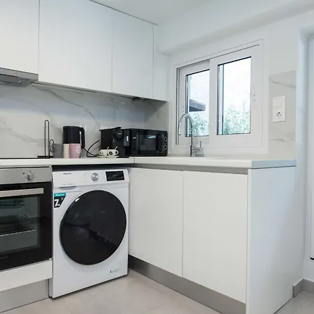 Cozy 1 Bd Basement Apt In Pagrati With Backyard Athens