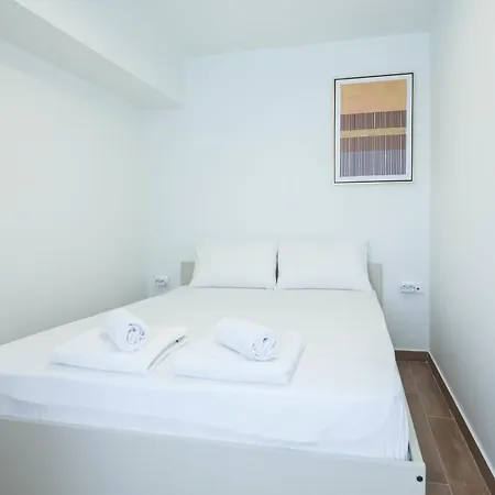 Cozy 1 Bd Basement Apt In Pagrati With Backyard