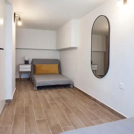 Cozy 1 Bd Basement Apt In Pagrati With Backyard * Athens