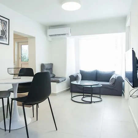 Apartment Cozy 1 Bd Basement Apt In Pagrati With Backyard
