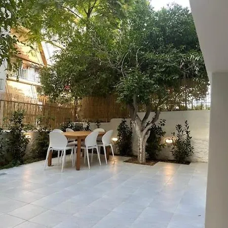 Cozy 1 Bd Basement Apt In Pagrati With Backyard Apartment